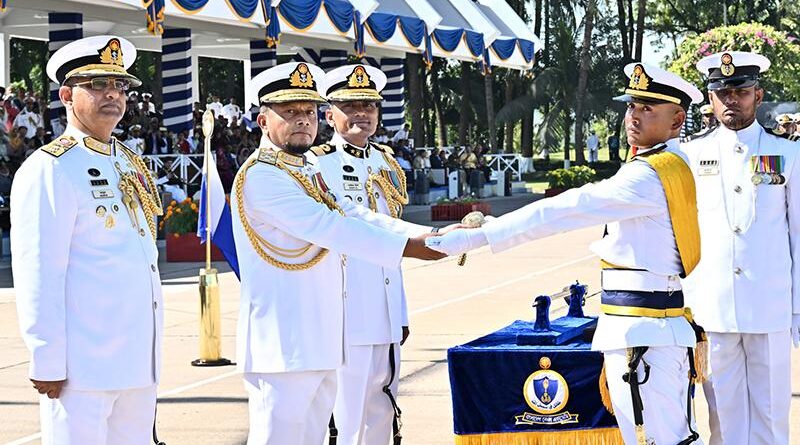 ‘স্মার্ট-বাংলাদেশের-স্বপ্নকে-মাথায়-রেখে-নৌবাহিনীকে-গড়ে-তোলা-হচ্ছে’