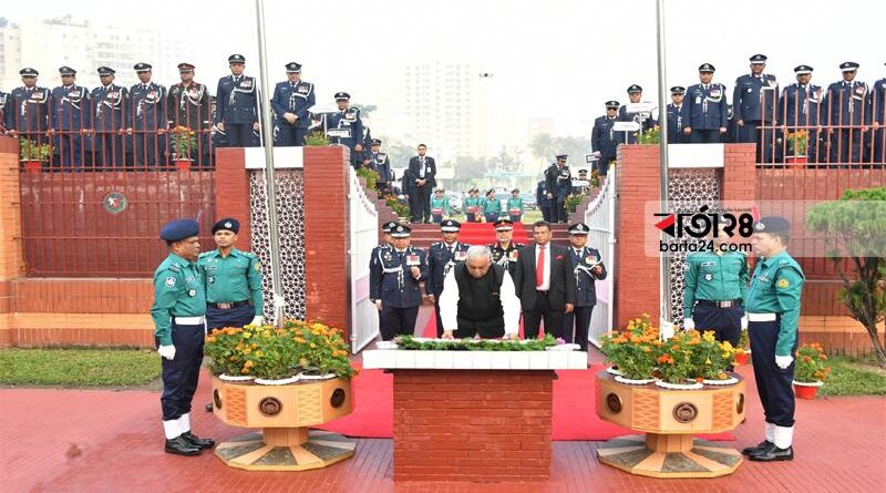 শহীদ-পুলিশ-সদস্যদের-প্রতি-স্বরাষ্ট্রমন্ত্রী-ও-আইজিপির-শ্রদ্ধা