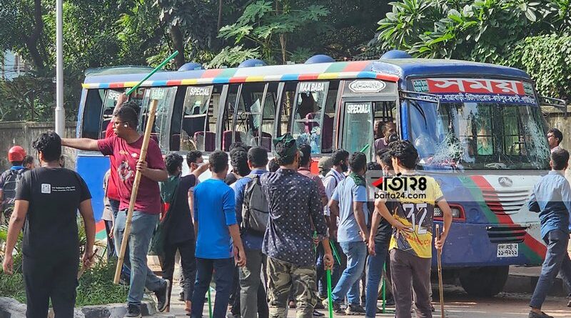 বহিরাগত-আনার-অভিযোগে-ঢাবিতে-বাস-ভাঙচুর